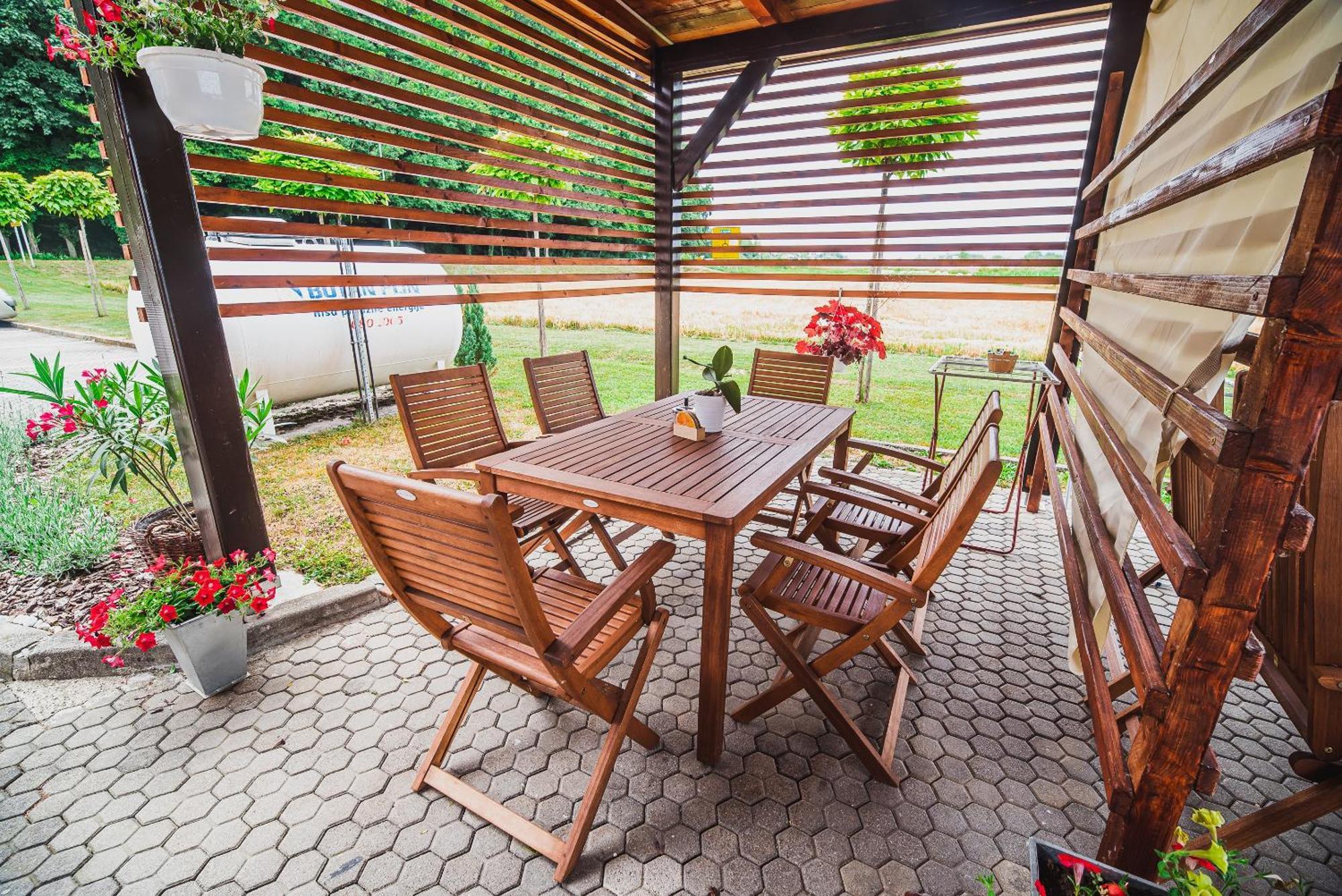 Lux Living Apartments Budic Near Terme Catez Brežice Rom bilde